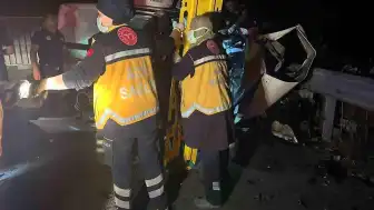 Tekirdağ'da tırdan ayrılan dorse zincirleme kazaya yol açtı: 3 kişi yaşamını yitirdi