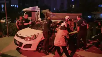 Ümraniye'de Hafriyat Kamyonu ile Otomobil Çarpıştı: 4 Yaralı