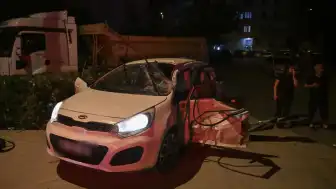 Ümraniye'de Hafriyat Kamyonu ile Otomobil Çarpıştı: 4 Yaralı