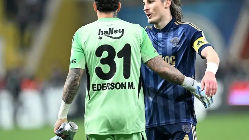 Fenerbahçeli Kaleci Ederson'dan Eleştirilere Yanıt: "Hakaret Olmadığı Sürece Eleştiri Kabulümüzdür"