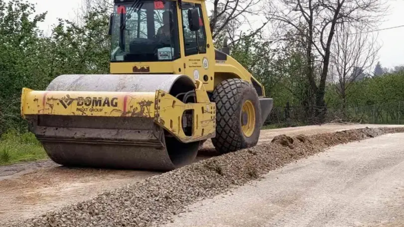 Kaynaşlı'da Grup Yolu Sıcak Asfaltla Yenileniyor