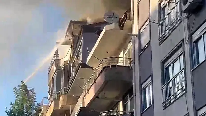 Amasra'da Çatı Yangını: Bir Çift Vatandaşlar Tarafından Kurtarıldı