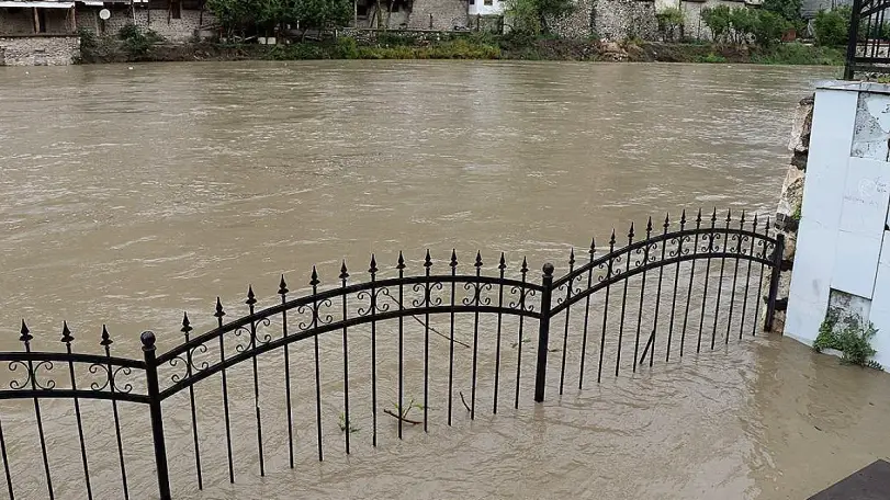 Amasya'da Yeşilırmak'ta Su Seviyesi Yükseldi, Tedbirler Artırıldı