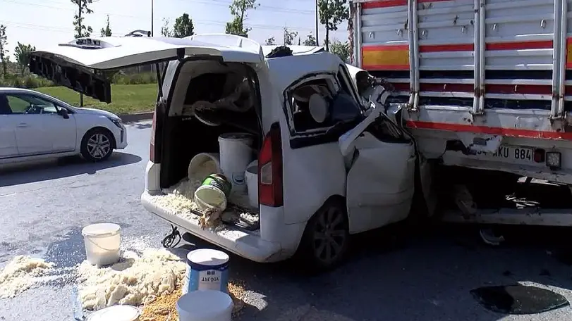 Başakşehir'de Kaza Tutanağı Sırasında Arkadan Çarpma: Bir Sürücü Sıkıştı