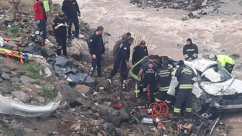 Erzincan'da Trafik Kazası: 2 Kişi Hayatını Kaybetti, 1 Kişi Ağır Yaralandı