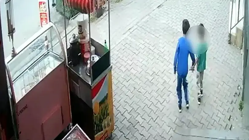 Esenler'de Çocuklar Kediyi Bıçakladı, Kadın Esnafın Üzerine Yürüdü
