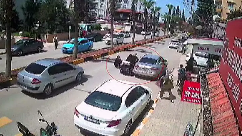 Hatay'da Moped Kazası: Biri Çocuk 2 Kişi Ezilmekten Kurtuldu