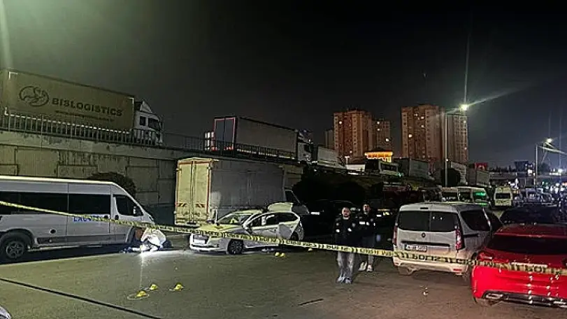 Küçükçekmece'de Dur İhtarına Uymayan Otomobil Kovalamacası: 1 Polis Yaralandı, Silah ve Uyuşturucu Ele Geçirildi