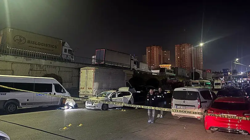 Küçükçekmece'de Dur İhtarına Uymayan Otomobil Kovalamacası: 1 Polis Memuru Yaralandı