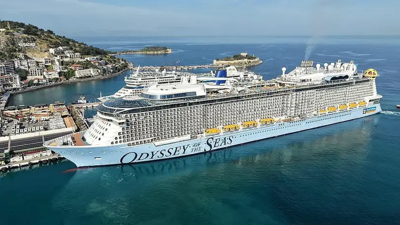 Kuşadası Limanı'na 3 kruvaziyer gemisi demirledi, 9 bin 132 turist getirildi