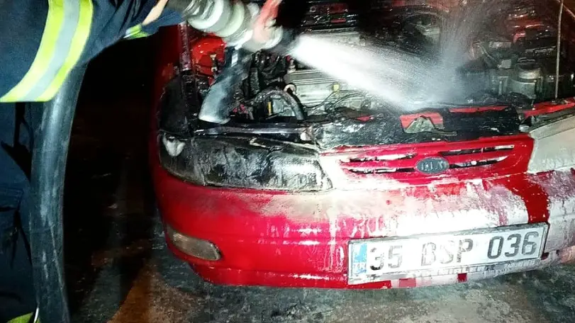 Mardin'de İki Otomobilde Yangın Çıktı