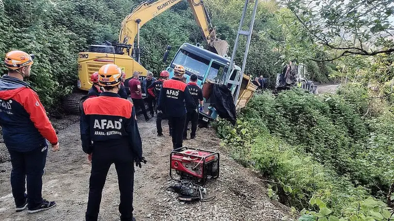 Rize'de kamyondan atlayan sürücü yaşamını yitirdi