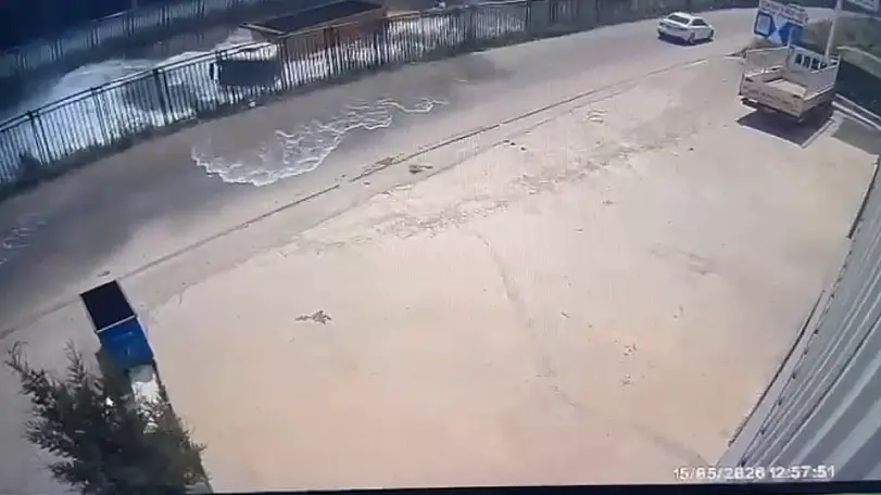 TIR, Sulama Kanalına Düştü: Sürücü Hafif Yaralandı