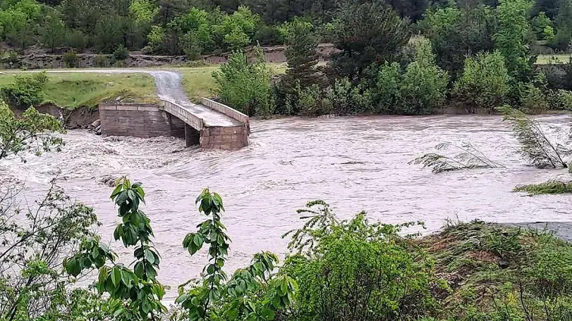 Tokat'ta Sel Nedeniyle Köprüde Kayma Meydana Geldi