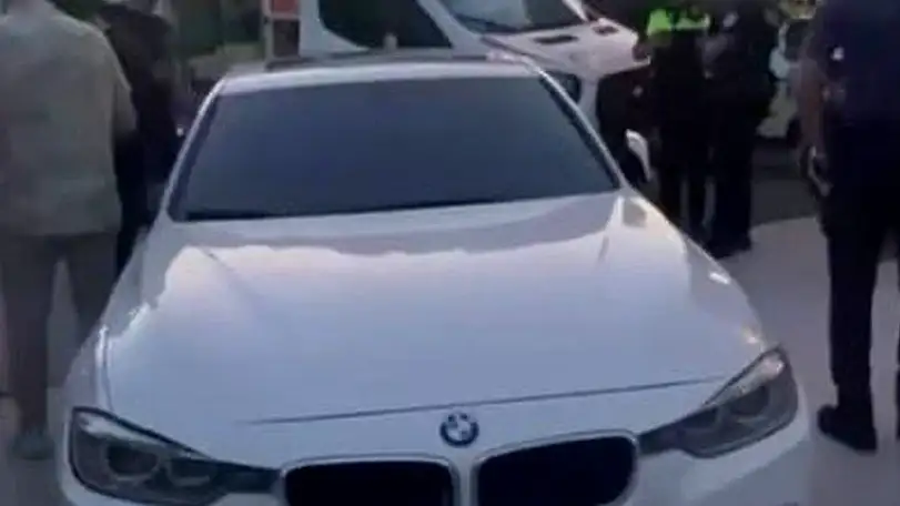 İzmir'de Polisten Kaçan Alkollü Sürücü Yayaya Çarptı, Aracından Uyuşturucu Çıktı