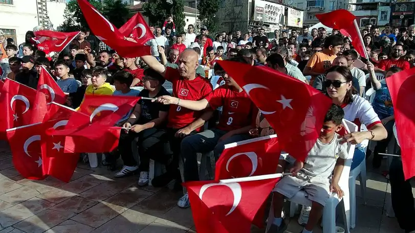 Kilis'te Vatandaşlar Milli Takım Maçını Cumhuriyet Meydanı'nda İzledi