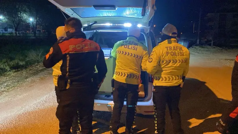 Ehliyetsiz ve Alkolmetreye Üflemeyen Sürücüye 200 Bin TL Ceza
