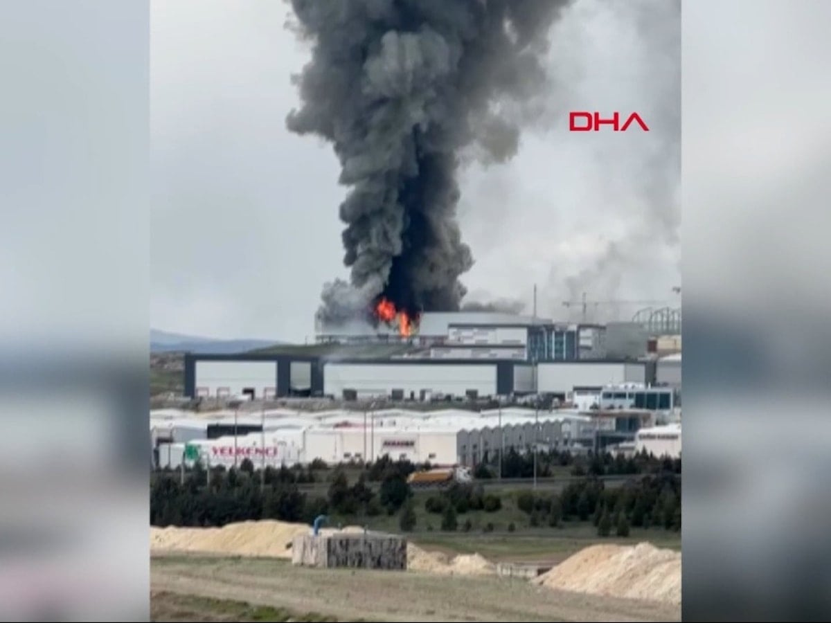 Ankara'da Depo Yangını: İtfaiye Ekipleri Seferber Oldu