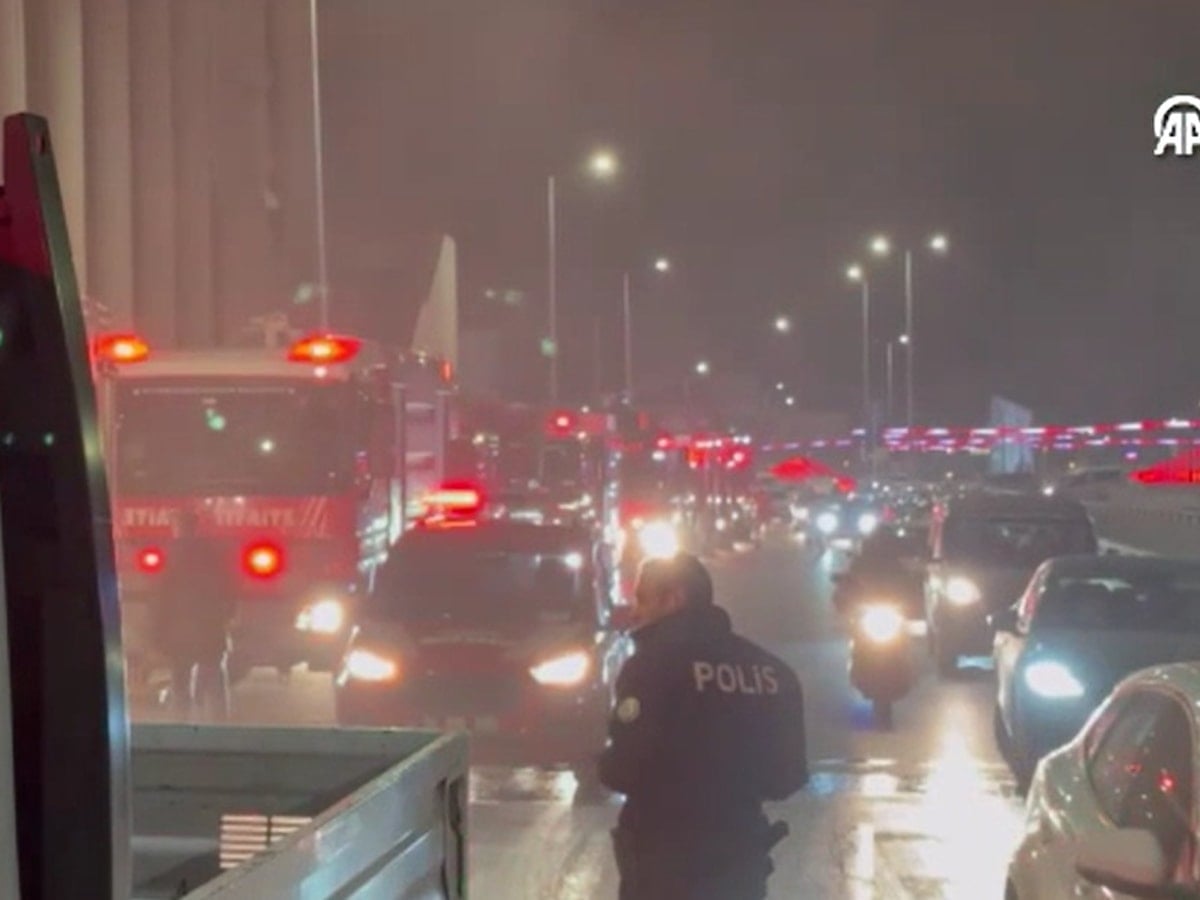 Çekmeköy'de Bir Elektrikli Otomobil Alev Aldı