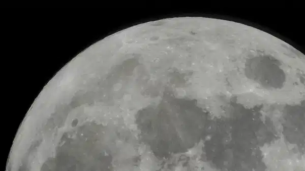 Göklerdeki Yeni Sömürge: Ay Kaynakları ve Gelecek Tartışmaları