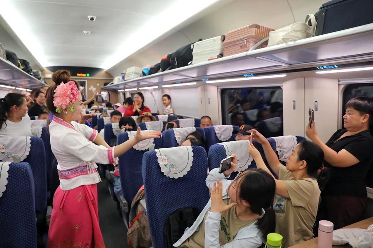 Çin-Laos Demiryolu: 800 Bin Sınır Ötesi Yolcuya Ulaştı