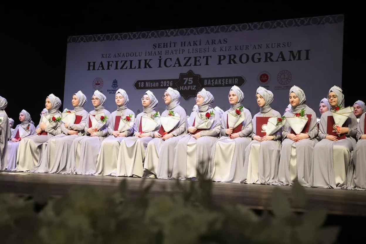 Başakşehir'de 75 Kız Öğrenci Hafızlık İcazetini Aldı