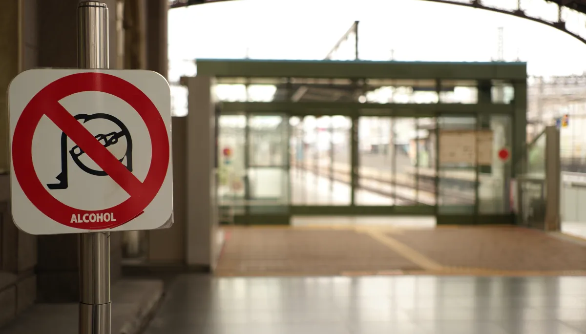 Berlin'de İki Tren İstasyonunda Alkol Yasağı Başlıyor