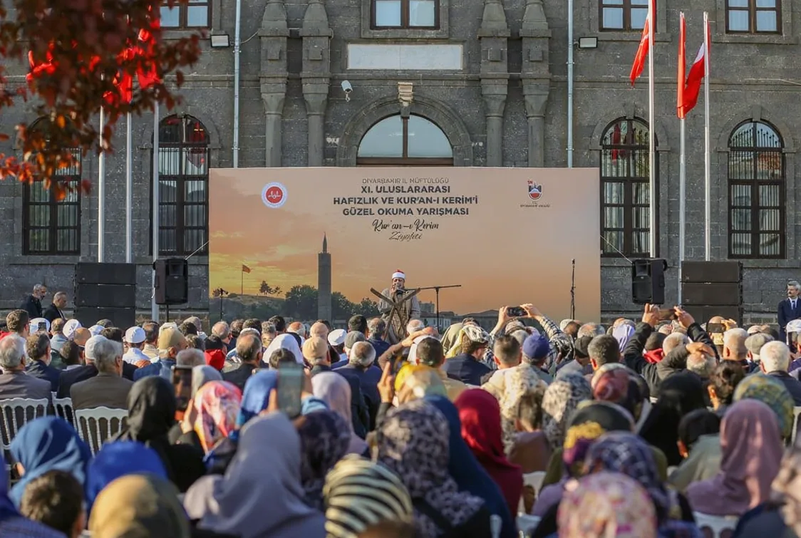 Diyarbakır'da Tarihi İçkale'de Kur'an-ı Kerim Ziyafeti Düzenlendi