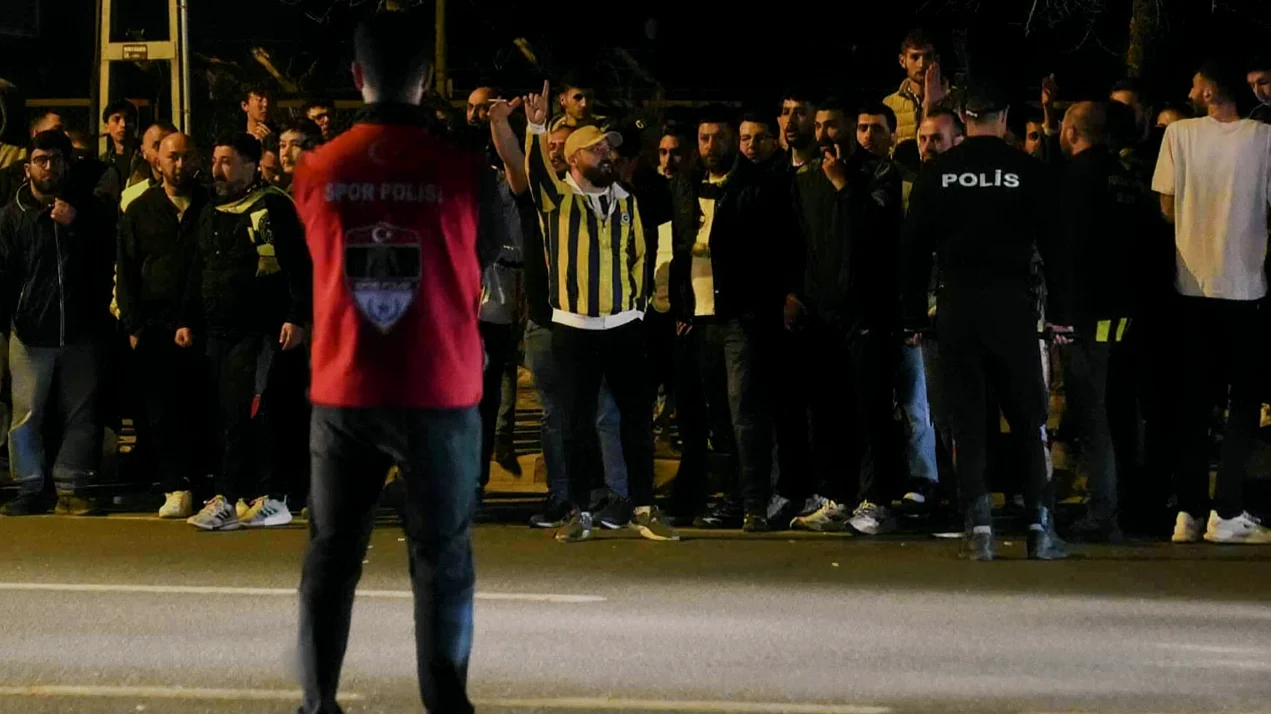 Fenerbahçe'ye Samandıra'da Taraftarlardan Tepki