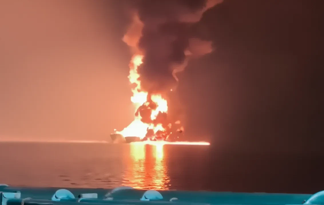 İran'ın BAE Tankerini Vurduğu Anlar Kamerada