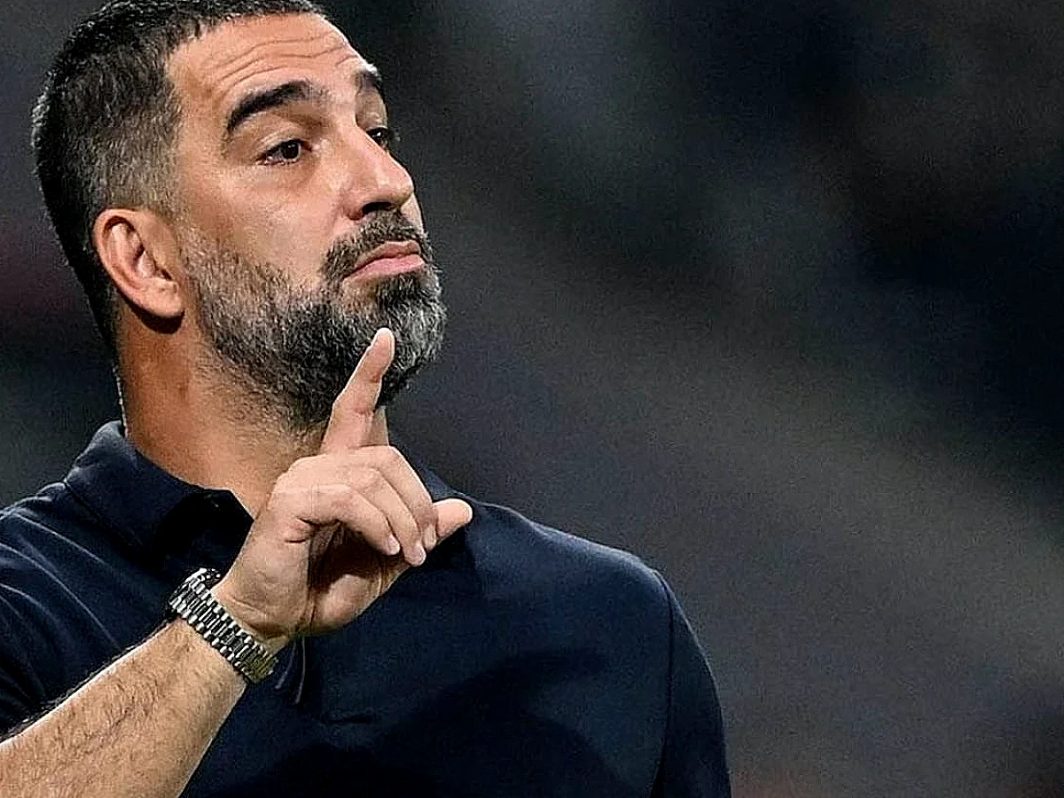 Arda Turan'ın Takımının Maçında Sirenler Çaldı, Sahadan Çekilme Yaşandı