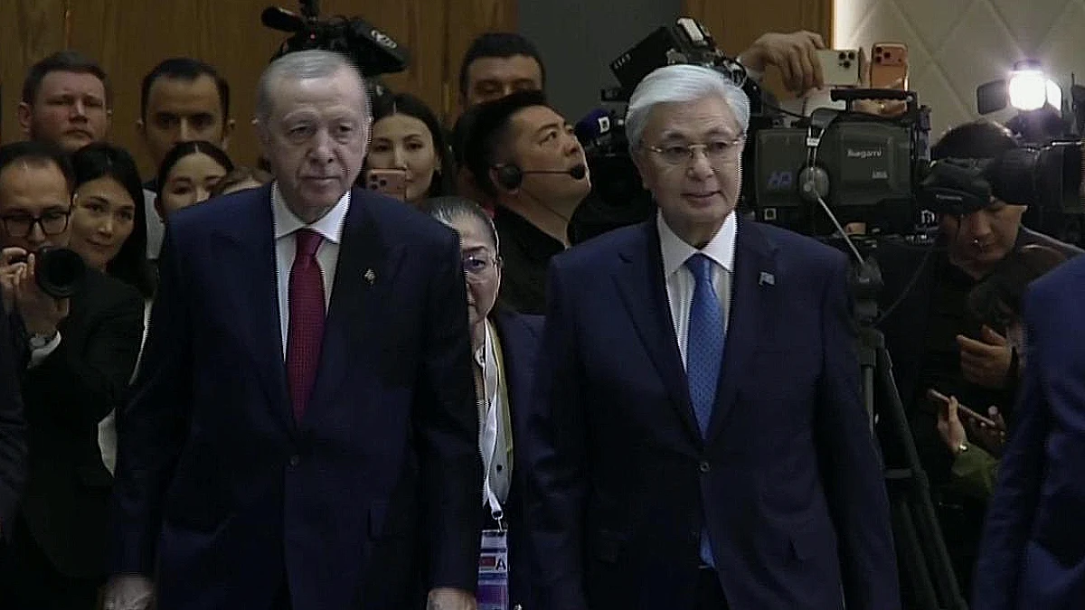 Cumhurbaşkanı Erdoğan, Astana'da Resmi Törenle Karşılandı