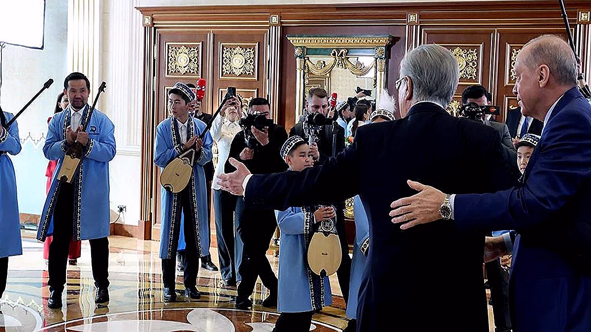 Cumhurbaşkanı Erdoğan'a Kazakistan'da Dombra Sürprizi