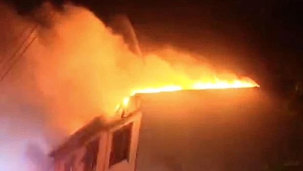 Kocaeli'de Çatı Katında Yangın Çıktı
